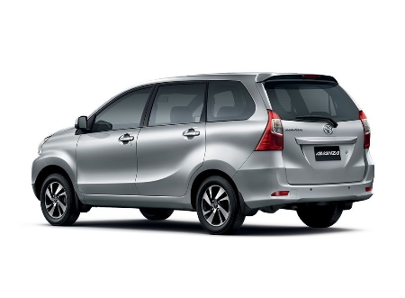location de voitures 7 places : toyota aavanza